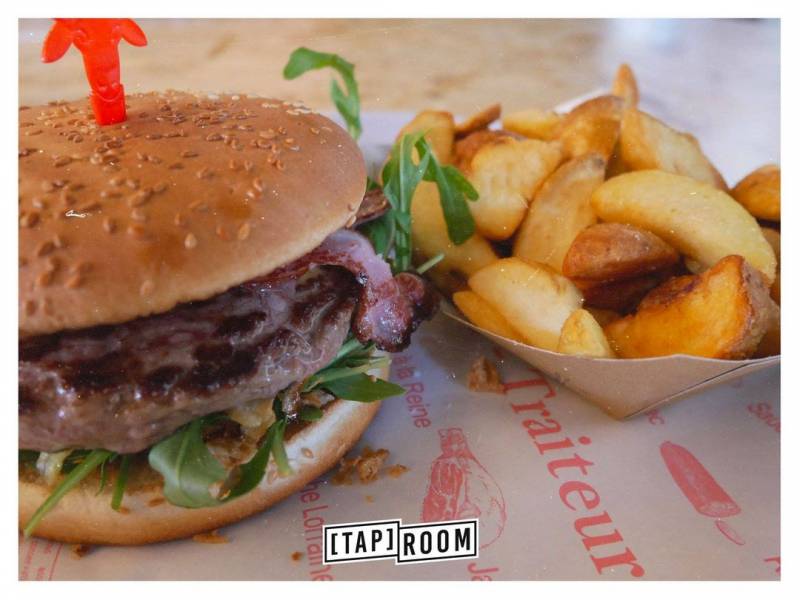 Manger un burger dans un bar à bière Hyères