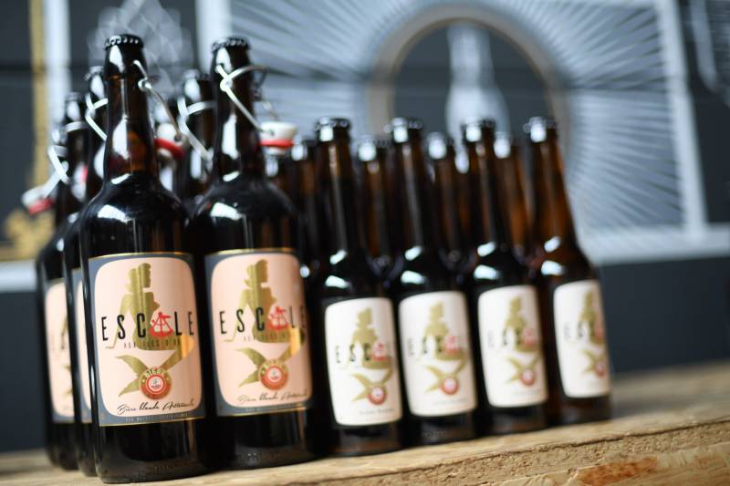 Boire une bière artisanale près de Toulon